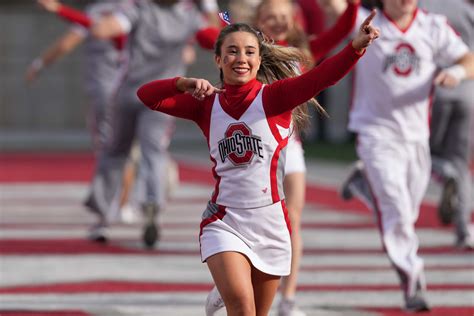 'Stunning' Ohio State Cheerleader Turned Heads With Swimsuit Photo - The Spun