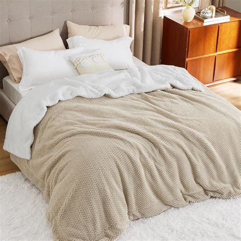 Amazon.com: Bedsure Sherpa Blanket Queen Size for Bed - Herringbone ...