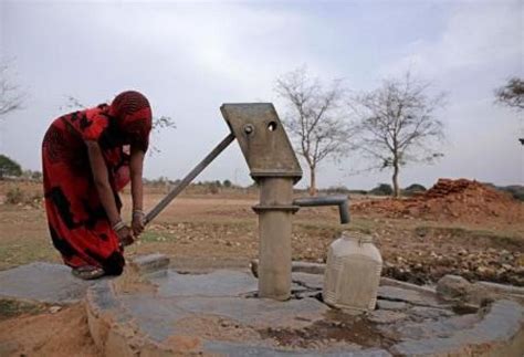 Supreme Court issues directive for implementing MGNREGA, food security ...
