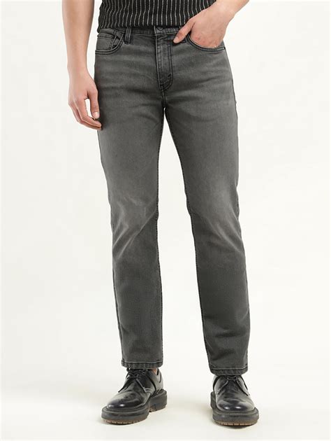 Buy Men's 512 Black Cotton Slim Tapered Fit Jeans Online | Levi's ...