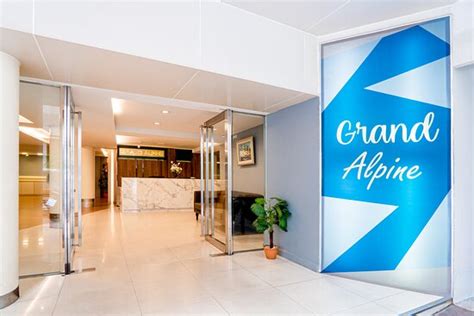 GRAND ALPINE HOTEL (Bangkok) - Hotel Reviews, Photos, Rate Comparison ...