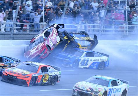 Nascar Car Crashes Daytona 500 Wreck Launches No. 60 NASCAR Ford Into