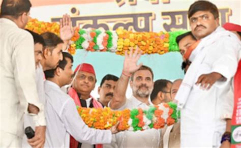 "हर महिला के अकाउंट में..." : अखिलेश यादव संग जनसभा को संबोधित करते हुए ...