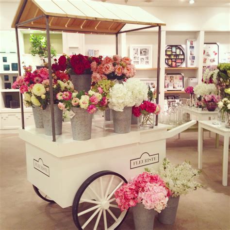 Pin by Holly Sirois on Floral Design | Flower shop decor, Flower cart ...