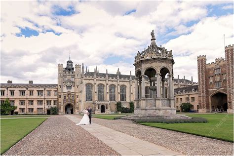 剑桥大学三一学院，拥有剑桥大学中最优美的建筑，最美丽的庭院