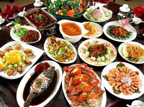 广东信宜，跟朋友去市区吃进宅喜宴，788元16道菜，菜式非常丰富 - YouTube