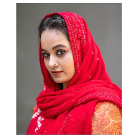 இவ்வளவு பேரழகியா சுஜா வருணி.. ப்பா ரொம்ப நாள் களைத்து பார்க்கிறோம் ...