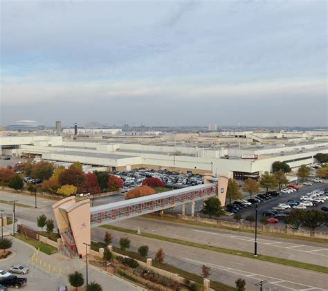 WATCH: GM Exec Tours Arlington Plant Where SUVs Like Escalade And Suburban Are Assembled ...