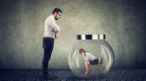 Authoritarian vs Libertarian: What's the Difference?