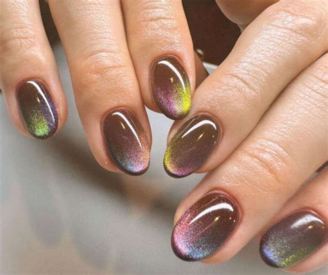 The Hottest Manicure Trend Is To Mimic The Shine Of A Cat's Eye ...
