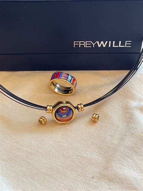 Кольцо и подвеска Frey Wille