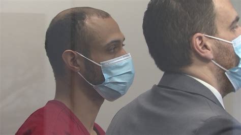 Man charged in Wallingford standoff pleads not guilty | king5.com