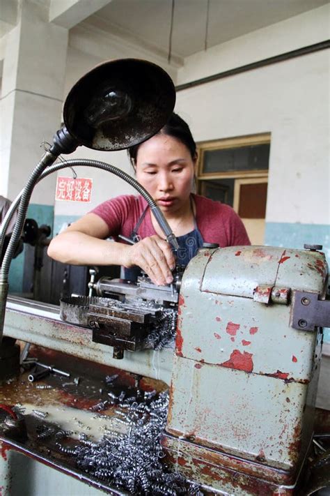 Overworked Factory Worker 的图像结果