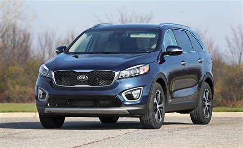 2018 Kia Sorento | UVO Infotainment Review | Car and Driver
