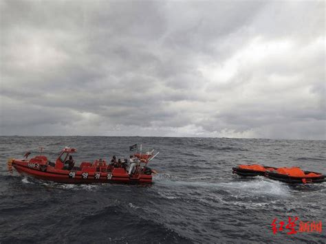 两船海上碰撞“连体”需切割分离 31名船员获救|洞头|明州|船员_新浪新闻