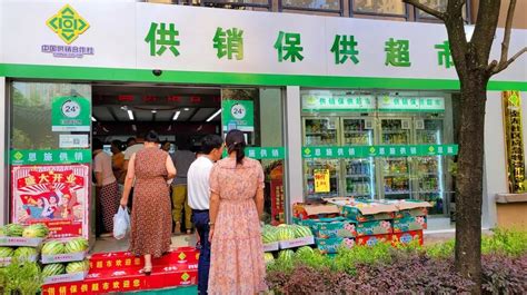 荆州一超市惊现“无人自助收银台”！告别排长队，快去体验吧！