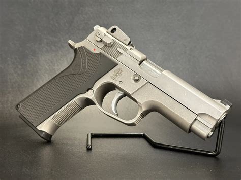 Prototype Smith & Wesson 4006 | Luxus Capital