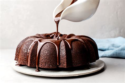 Chocolate Glaze Recipe for Cakes and Desserts