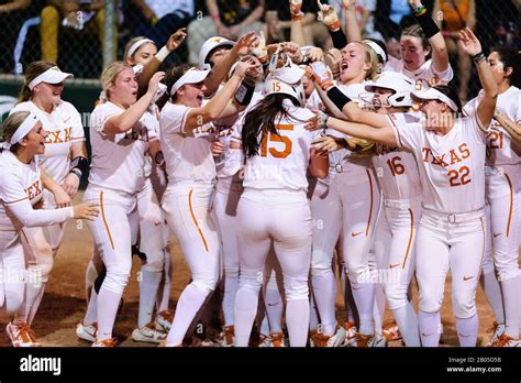 The Texas longhorns Womens Softball Team Celebrates Courtney Day's Home ...