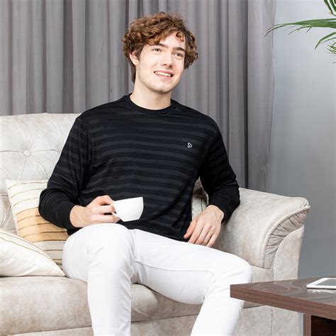 Sweatshirts & Jackets for Men Online | Sporto