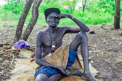 Local Siting People 的图像结果