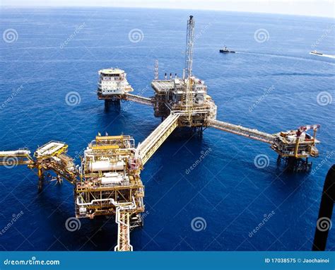 Rigs offshore Oil refinery stock image. Image of chemical - 17038575