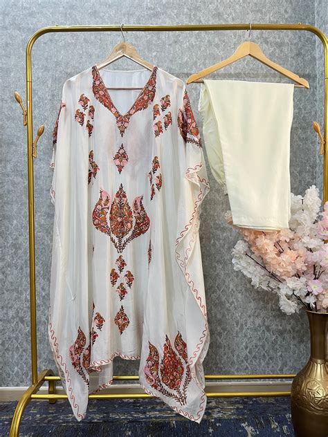 Ivory Opada Silk Kashmiri Kaftan Set – Saugaat Station