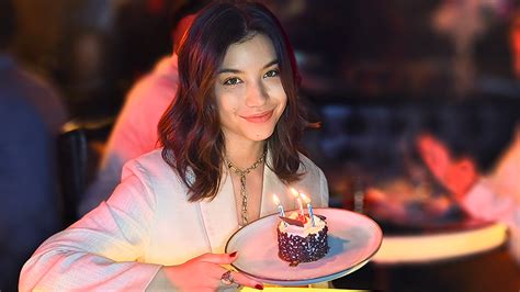 The Artistry of Smart Aura Light and Portrait Mastery in V29 and V29 ...