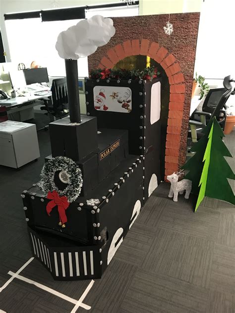 Office Christmas Decorations: 30+ Ideas for Your Holiday Office Decor