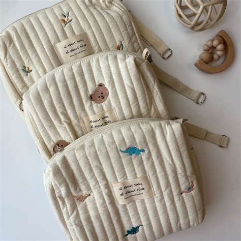 【即納】刺繍おむつポーチ | comugi