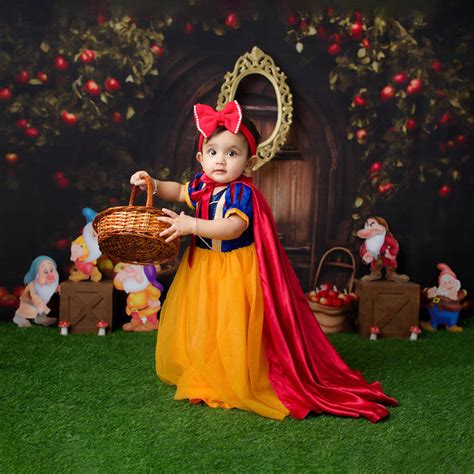 Snow White Garden - Printed Backdrop - Fabric - 5 by 7 feet – Madras ...