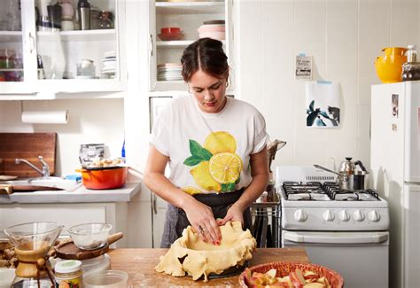 Alison Roman Cooks Thanksgiving in a (Very) Small Kitchen - The New ...