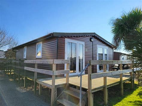 Castaways Holiday Park Evening Entertainment: Pictures & Reviews ...