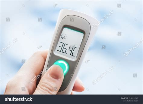 Body Temperature Measuring Devices: Over 2,678 Royalty-Free Licensable ...