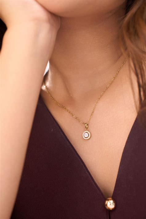 Circle Halo Diamond Necklace- 18K Gold Plated – Elinor Jewels