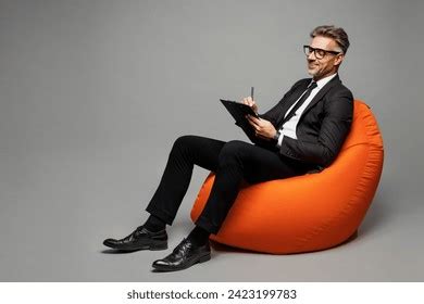 Business Person Full Body 的图像结果