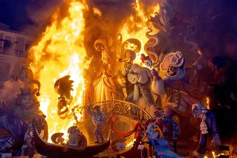 Spain's 'Fallas' festival concludes with spectacular fire show | Daily ...