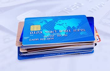 手持银行卡信用卡高清图片下载-正版图片500113751-摄图网