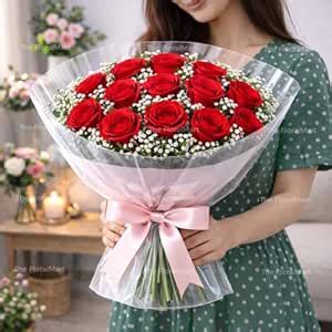 The FloralMart Fresh Flowers Bouquet of Roses in Stylish Wrapping with ...