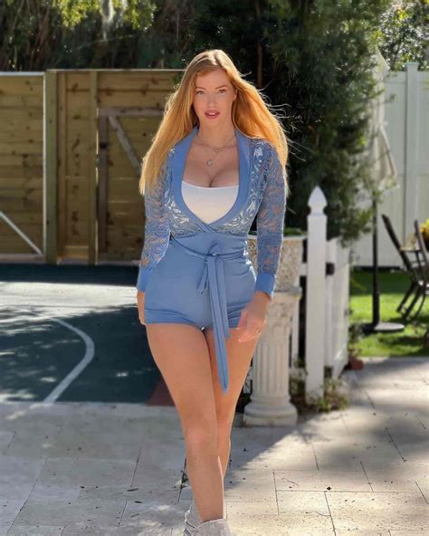 Elizabeth Oceans - Age, Bio, Net Worth, Boyfriend, Wiki, Bio, Facts