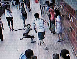 传重庆一男孩遭毒打身亡 警方称孩子已回家(图)-搜狐新闻