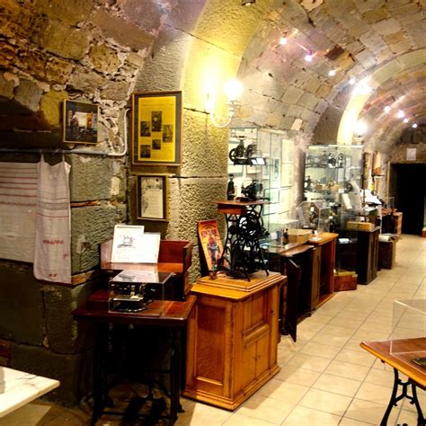 MUSÉE SUISSE DE LA MACHINE À COUDRE ET DES OBJETS INSOLITES (MUSÉE ...