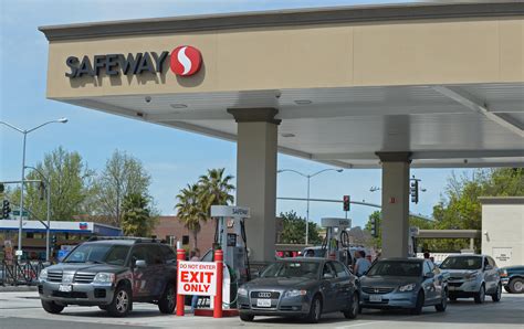 Safeway Gas Station Dallas Oregon at Alan Darlington blog