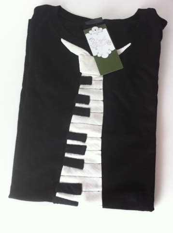 Camiseta Corbata Piano - Estela y Papel - Regalos Creativos Hechos a Mano