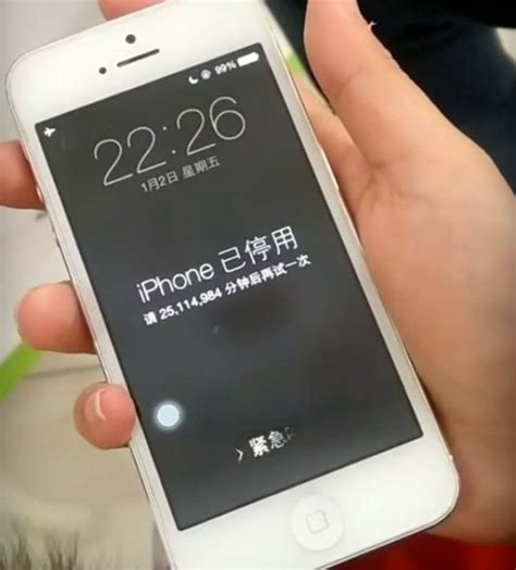 Two Year Old Boy Locks His Mom's iPhone For 48 Years, By Repeatedly ...