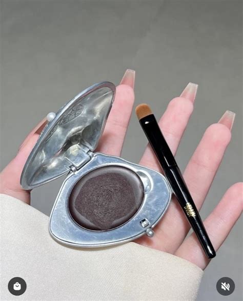 Pin by Sunbeams on look up in 2025 | Black lip shell, Black pearl, Lip ...