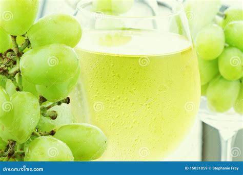 White Grape Juice and Fresh Grapes Stock Image - Image of macro, fruit ...