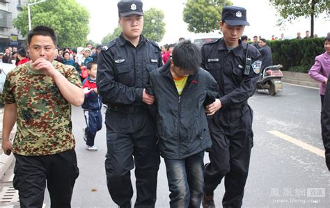 湖南12岁男孩杀死姑妈一家三人_资讯频道_凤凰网