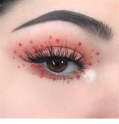 eye makeup dots