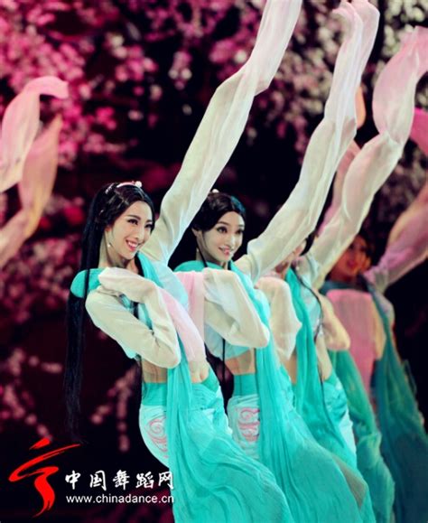 中国风汉服古风美女跳舞高清图片下载-正版图片501634751-摄图网